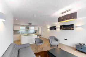 Stunning 1 Bedroom Apartment in Private Mews